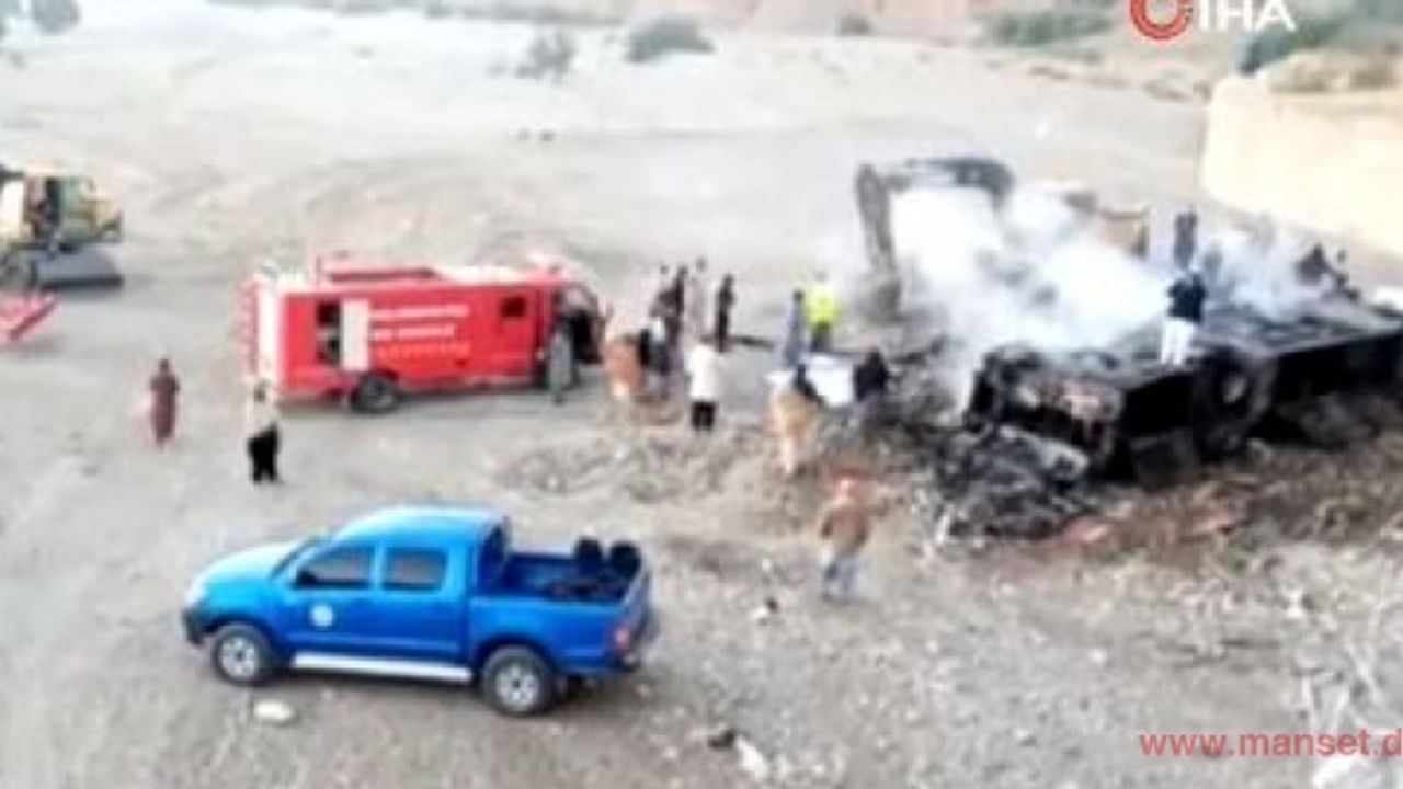 Pakistan’da yolcu otobüsü devrildi: 41 ölü