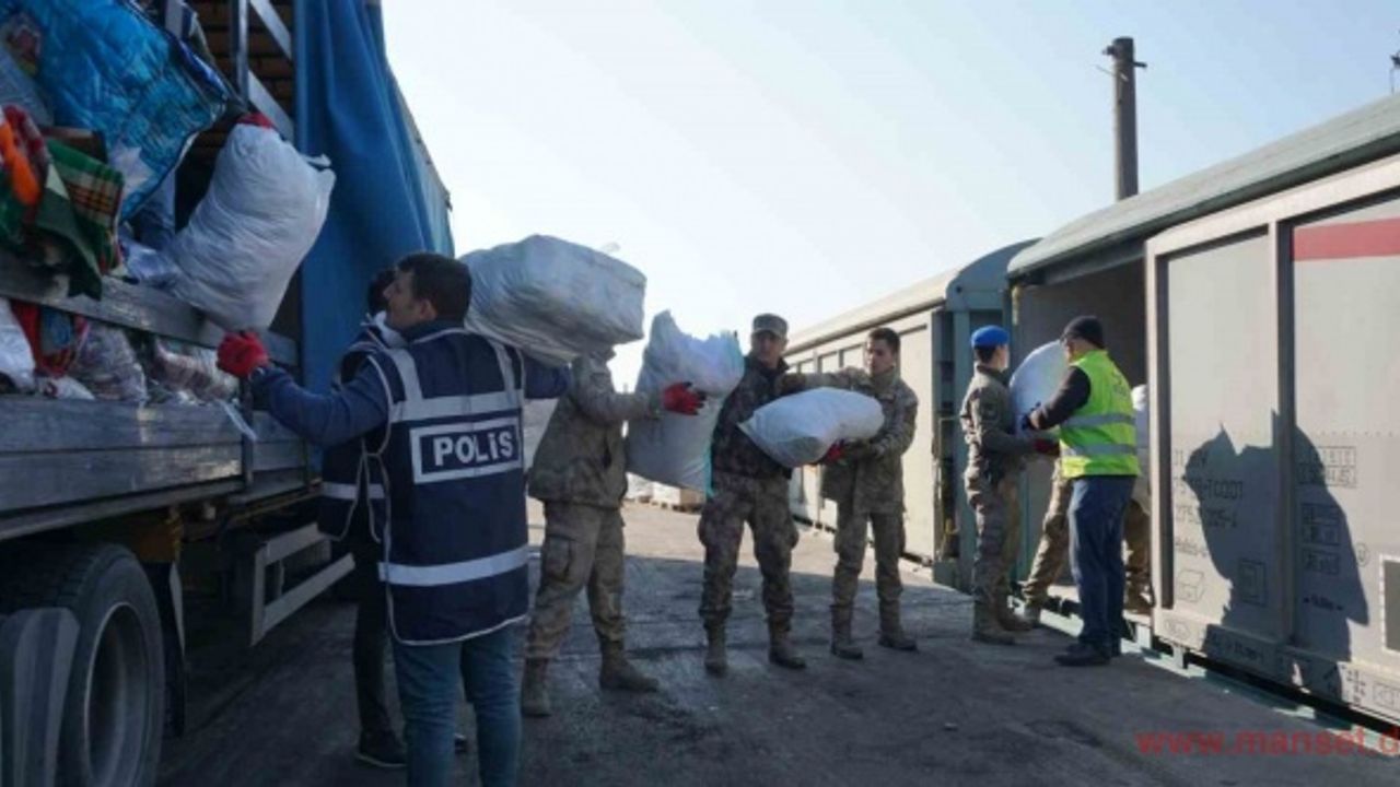 Avrupa’dan gelen yardım malzemeleri Edirne’den tır ve trenlerle afet bölgelerine sevk ediliyor