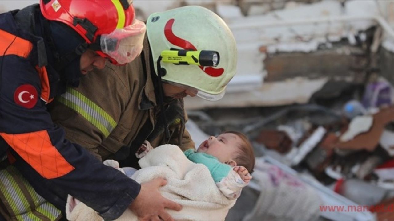 Hatay'da anne ve bebeği depremden 29 saat sonra enkazdan sağ çıkarıldı