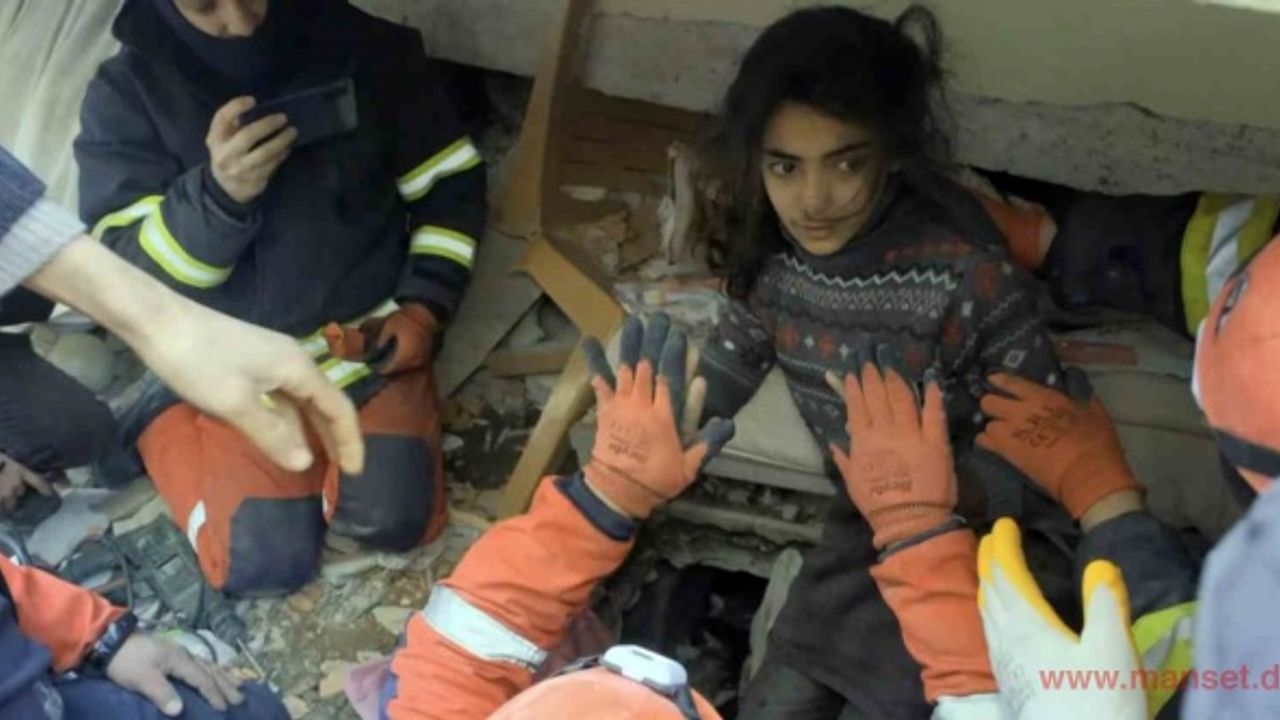 Nefesler tutuldu, Fatma 84 saat sonra enkazdan kurtarıldı