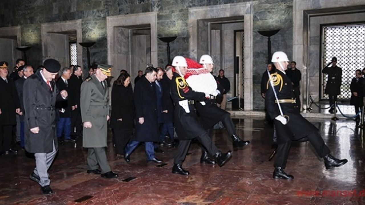 Çanakkale Zaferi'nin yıl dönümü dolayısıyla Anıtkabir'de tören düzenlendi