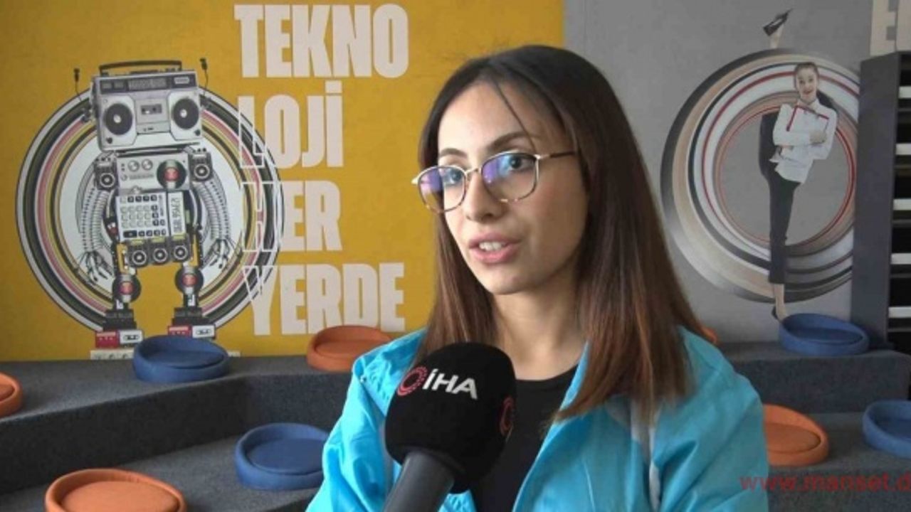 Dünya şampiyonu depremzede Esma Yıldız, ihtiyaç sahiplerinin yardımlarına koşuyor