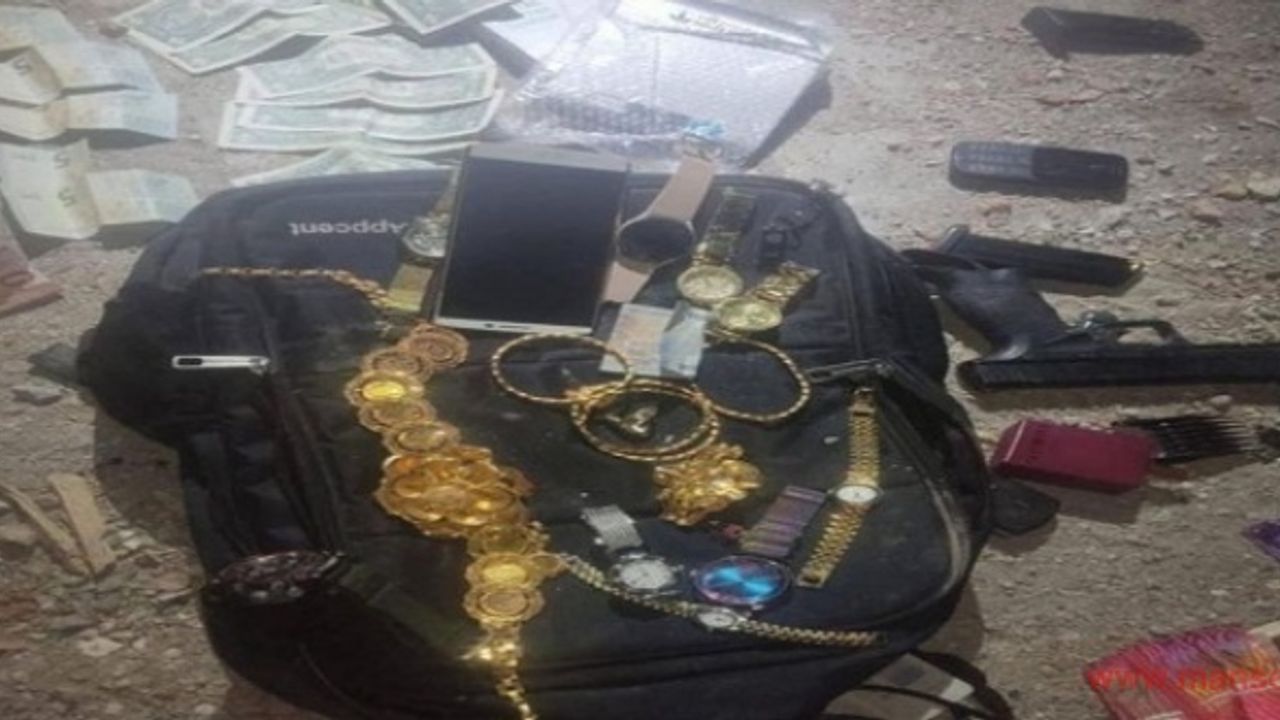 Komiser yardımcısı ve bekçi enkazdan değerli eşya çaldıkları şüphesiyle gözaltında
