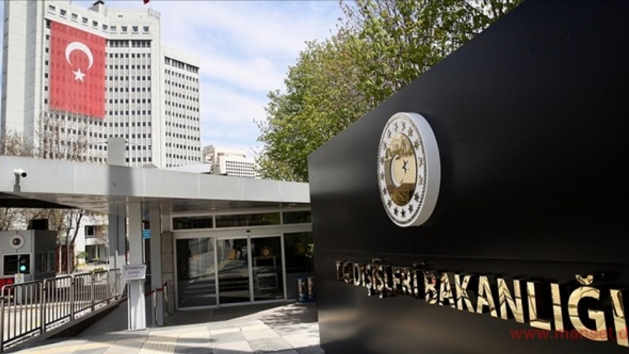 Türkiye, Danimarka'da Kur'an-ı Kerim ve Türk bayrağına saldırıya izin verilmesini lanetledi