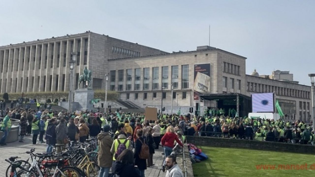 Brüksel'de öğretmenler greve gitti, eğitim sistemini protesto etti