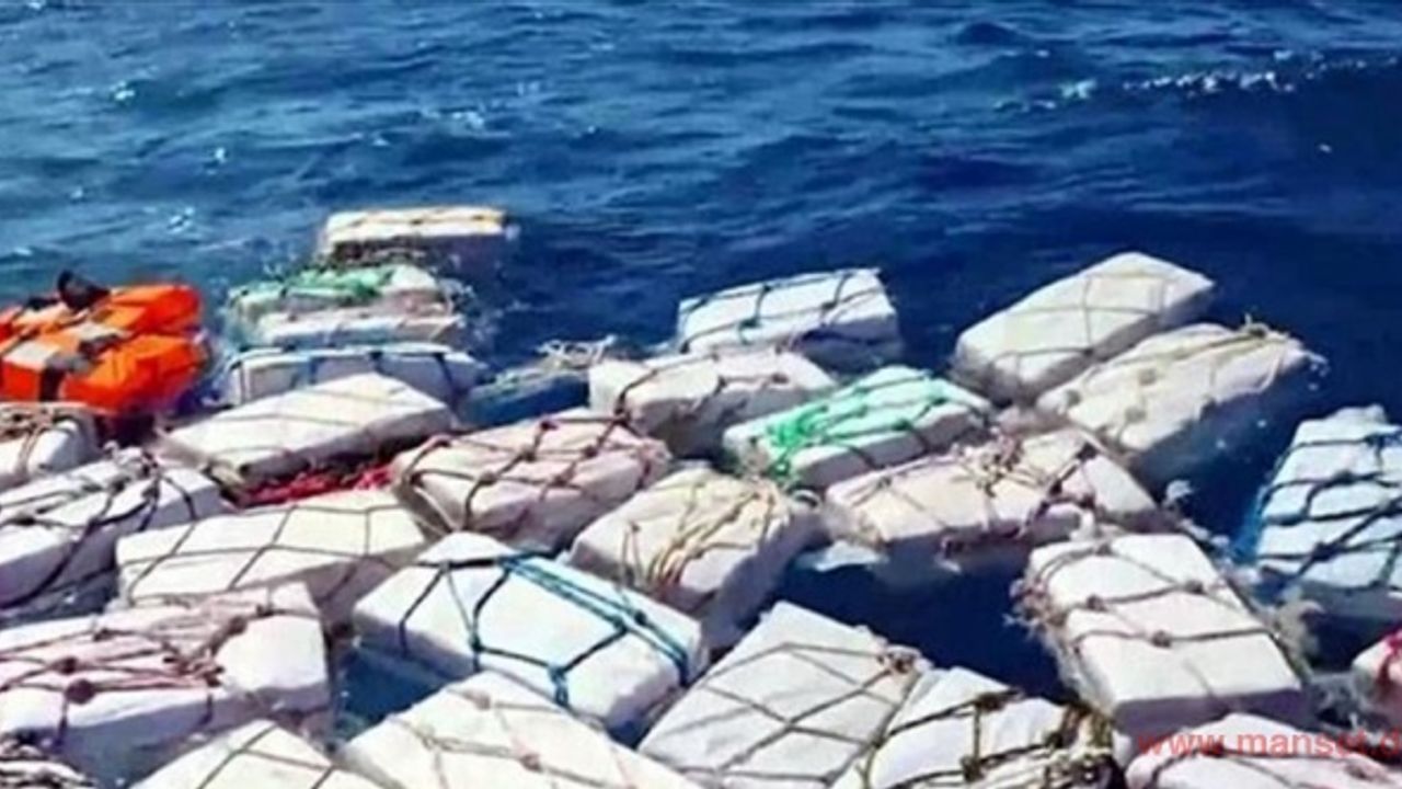 İtalya Mali Polisi, Akdeniz'e bırakılmış paketlerde yaklaşık 2 ton kokain ele geçirdi