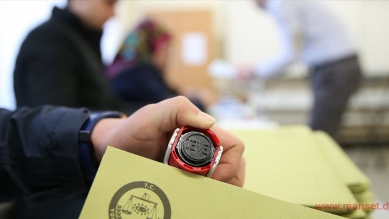 Seçimde 13 siyasi parti tek başına, diğerleri ittifak çatısında yarışacak