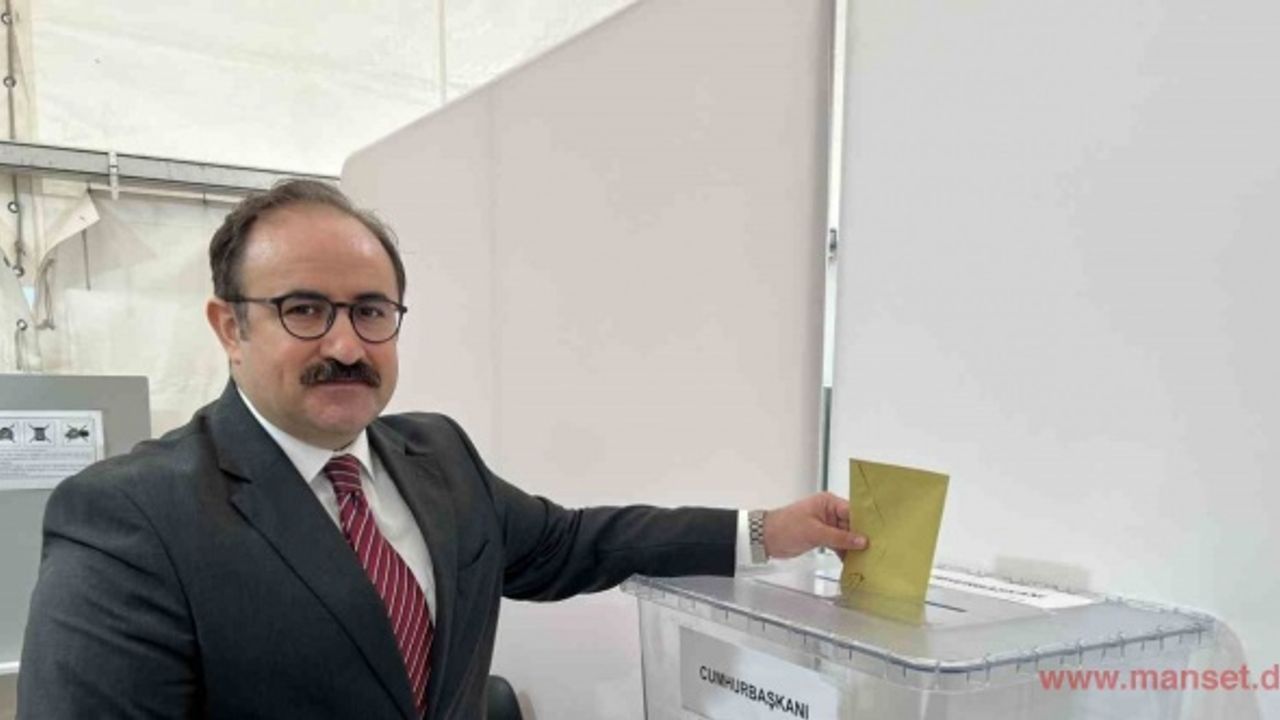 Almanya’daki Türkler cumhurbaşkanı seçiminin 2. turunda uzun kuyruklar oluşturdu