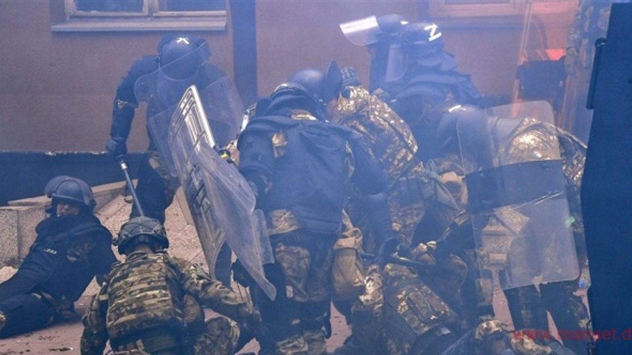 Kosova’daki olaylarda 25’i NATO’nun Kosova Barış Gücü askeri olmak üzere toplam 75 kişi yaralandı