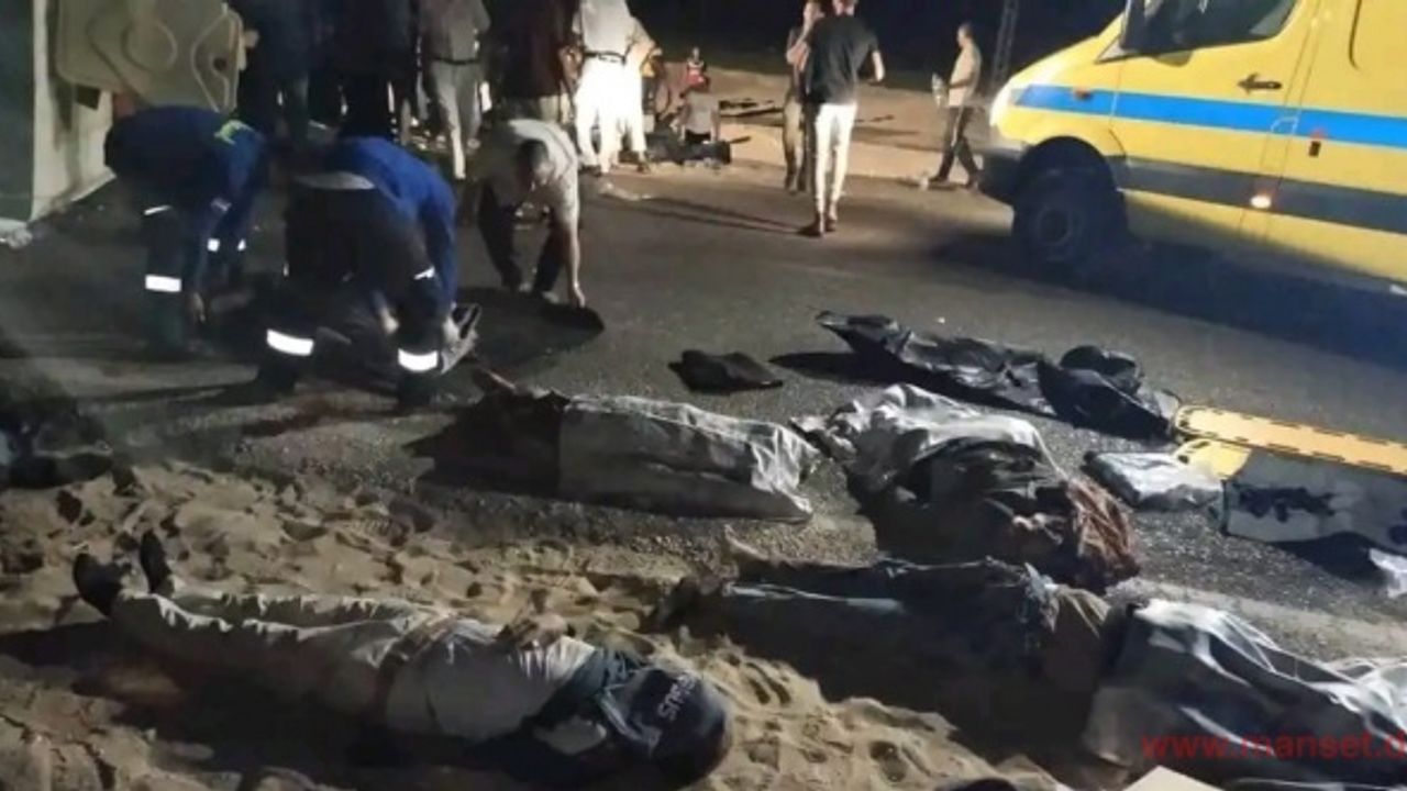 Mısır’da yolcu otobüsü kamyona çarptı: 14 ölü, 25 yaralı