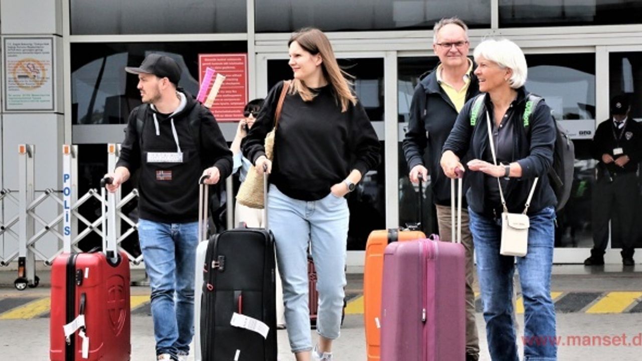 Antalya’ya havayoluyla gelen turist sayısı 4 milyonu geçti