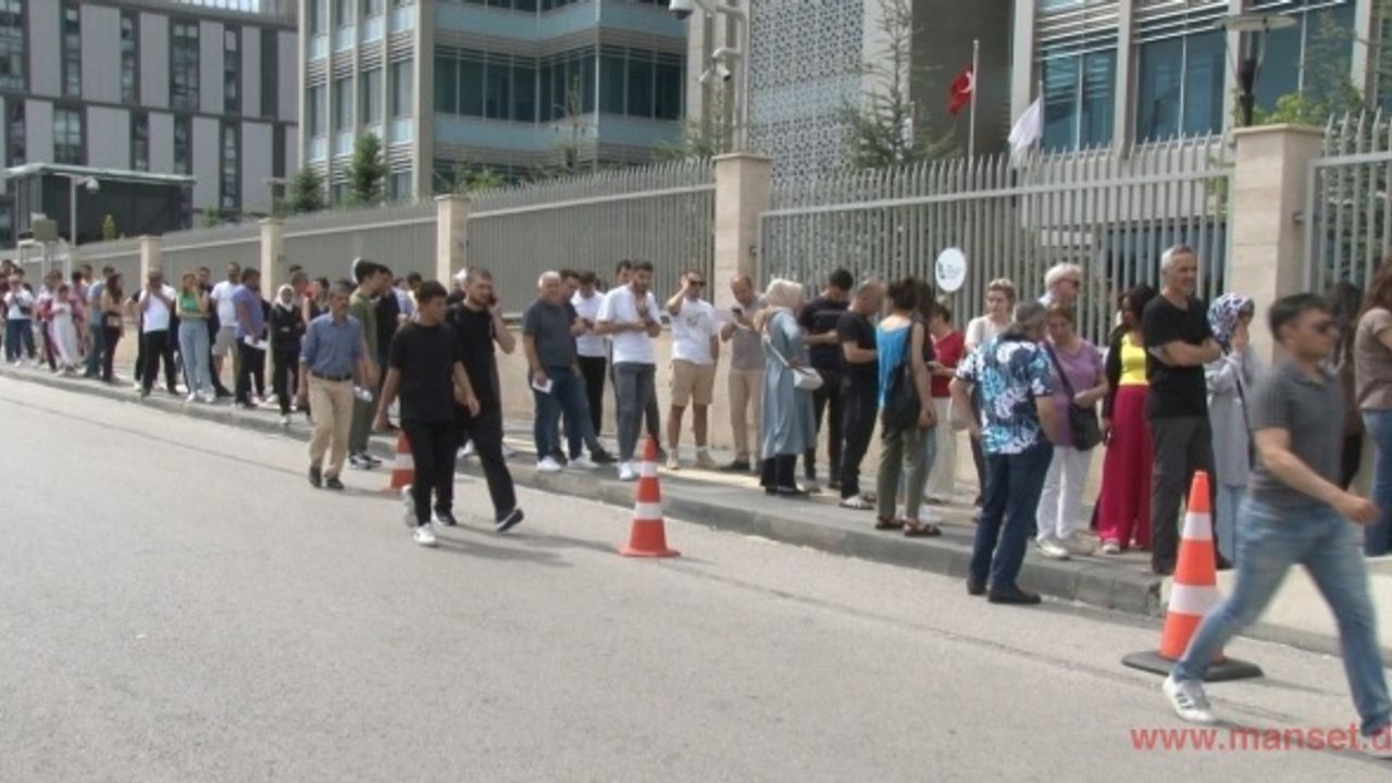 Yurt dışından getirilen telefonları kaydettirme ücretine zam sonrası sistem kilitlendi