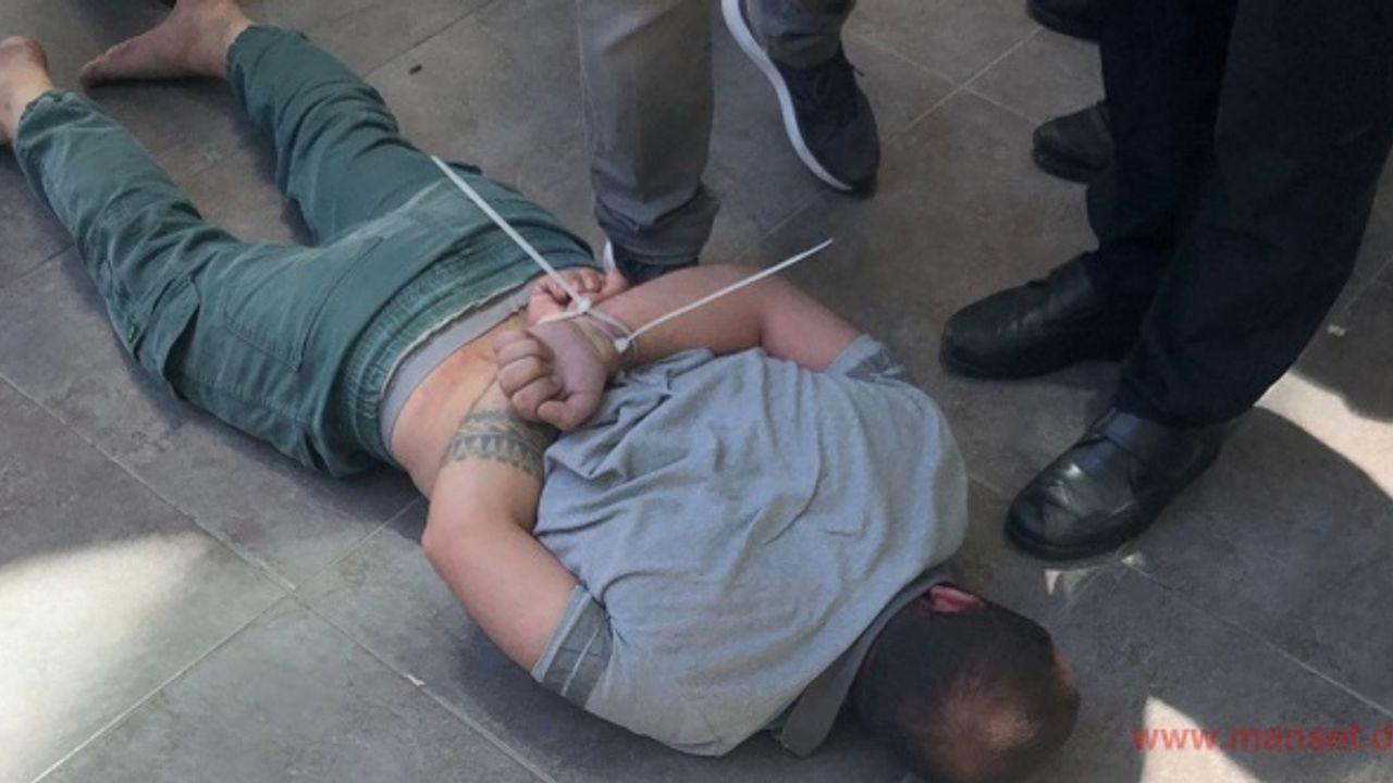 İzmir’de İsveç Konsolosluğu’na silahlı saldırıda bir kişi yaralandı