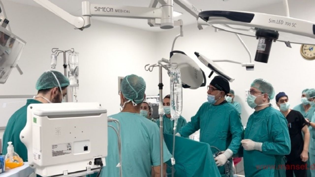 60 ülkeden 2 bin doktora, Türk cerrahtan eğitim niteliğinde ameliyat
