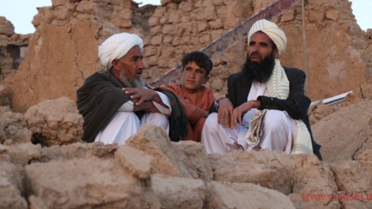 Afganistan depreminde can kaybı 2 bine yükseldi