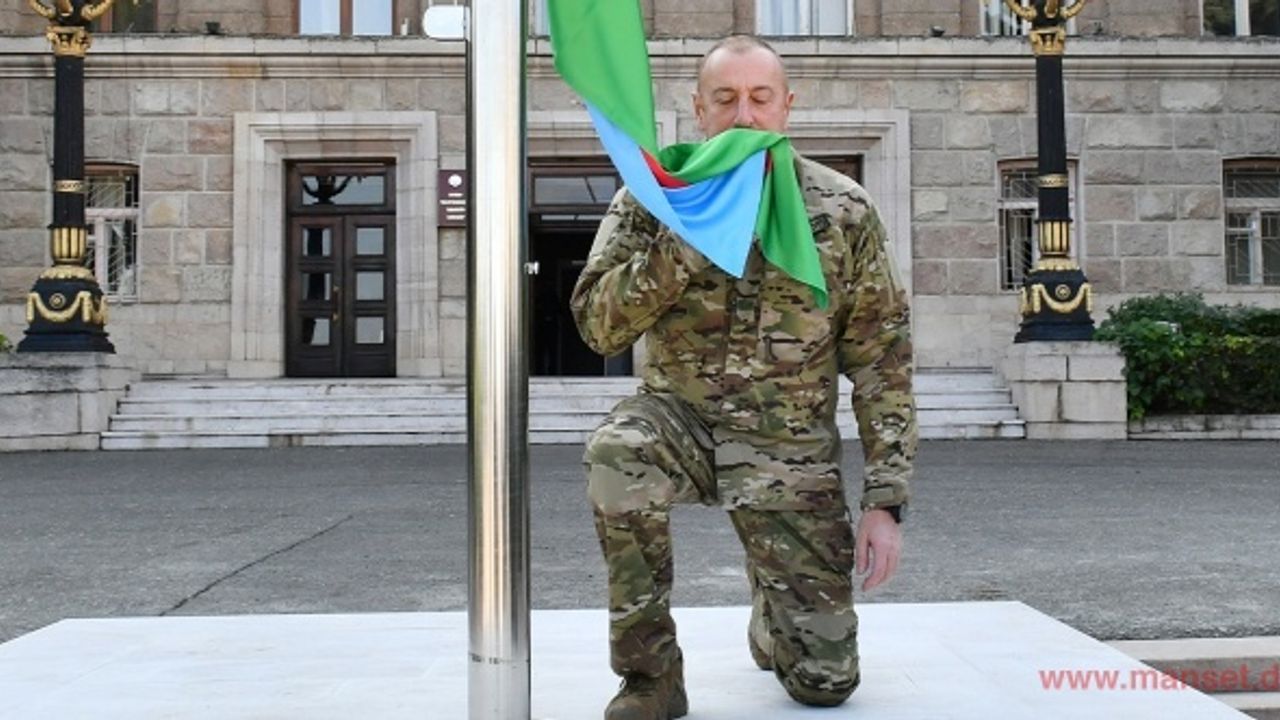 Aliyev, Hankendi ve Hocalı’da Azerbaycan bayrağını göndere çekti