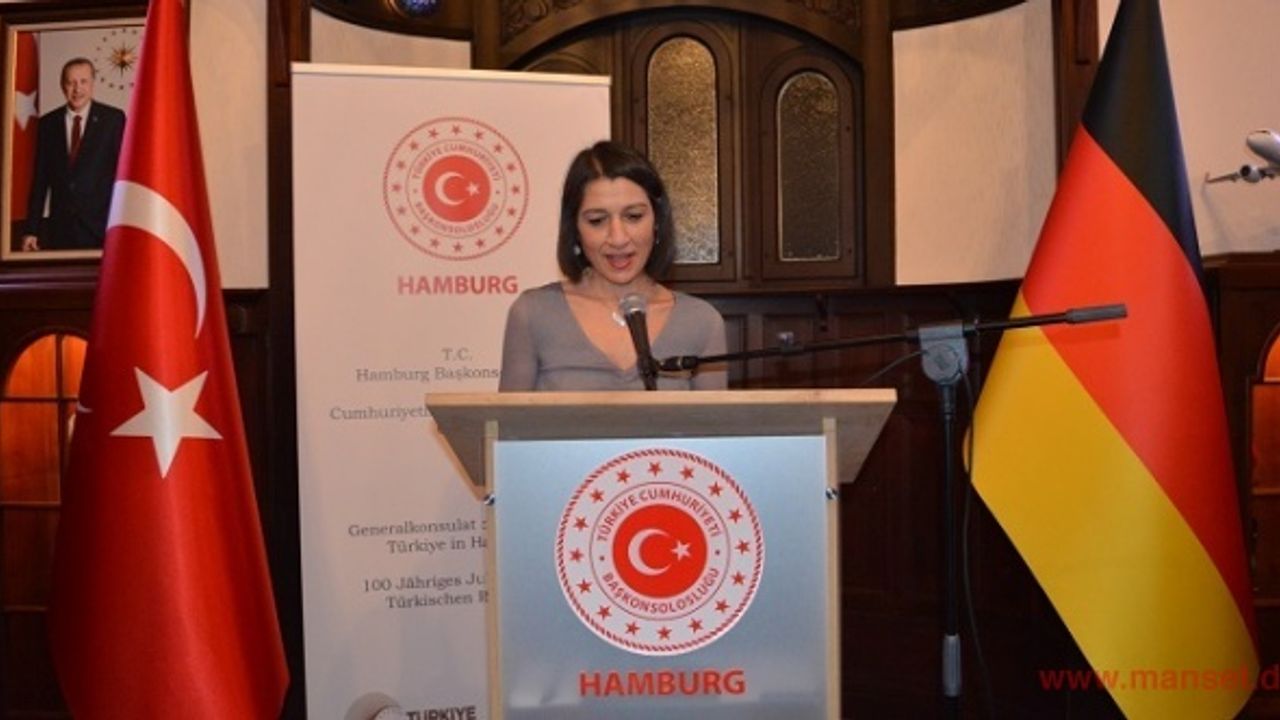 Hamburg Başkonsolosluğu  rezidansında Cumhuriyet'in 100. yıl resepsiyonu verildi