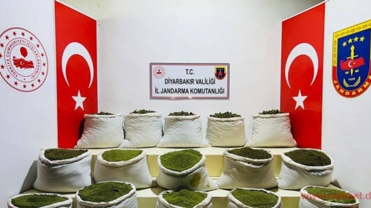 Diyarbakır’da 1 ton 354 kilo esrar, 122 bin uyuşturucu bitkisi ele geçirildi