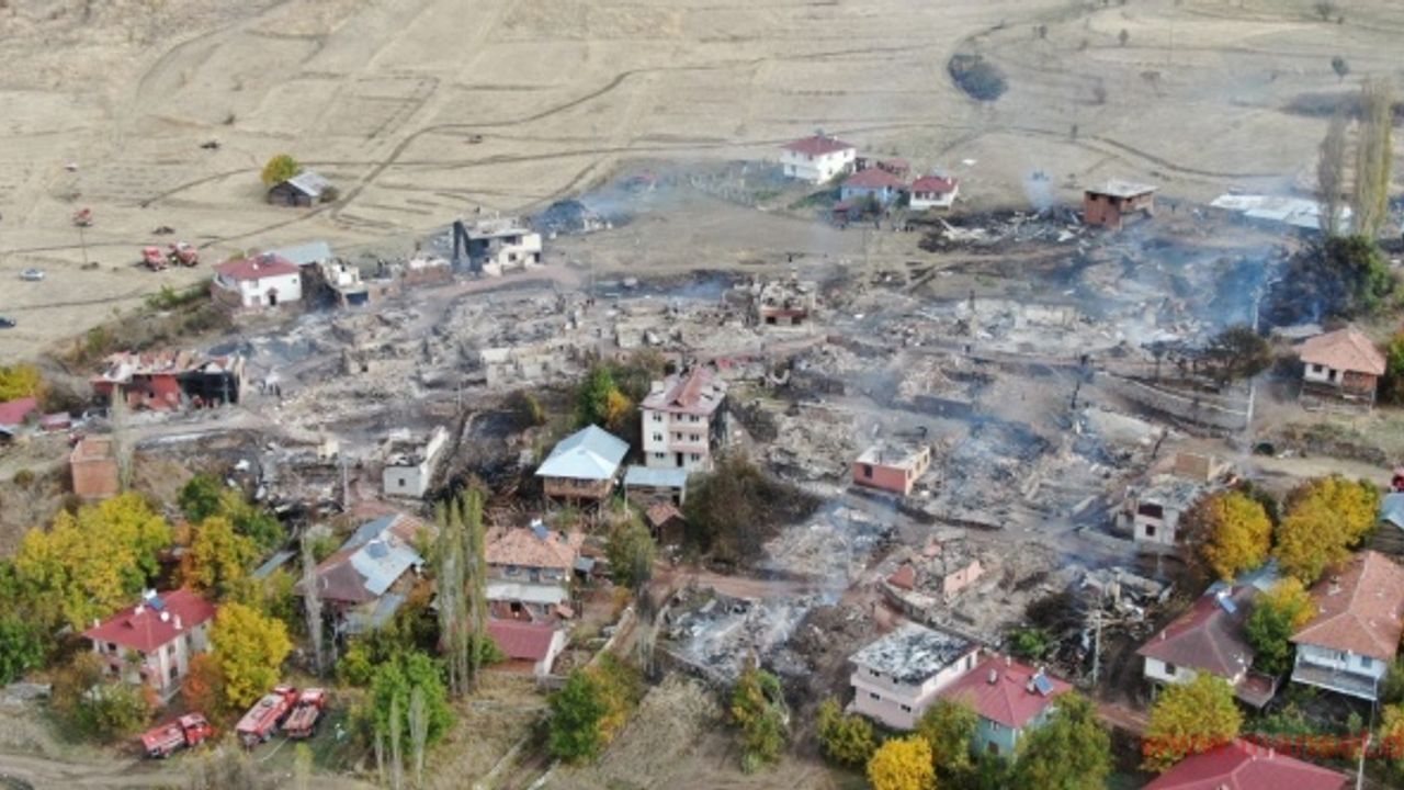 Kastamonu'da 47 evin küle döndüğü yangın görüntülendi