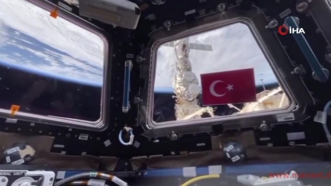 Rus kozmonot Cumhuriyet’in 100. yılını uzaydan kutladı