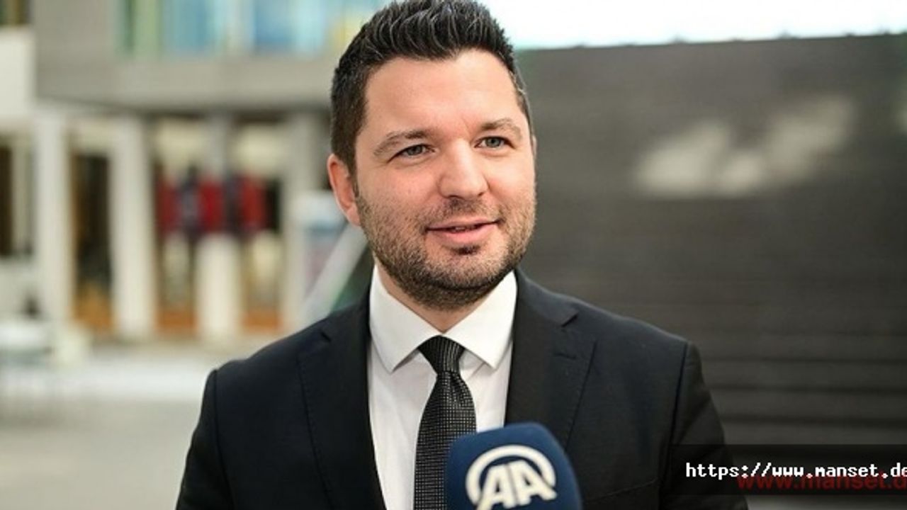 Fatih Toprak : Türkiye'nin haklarını özgüven ve aynı doğallıkla savunabiliyor
