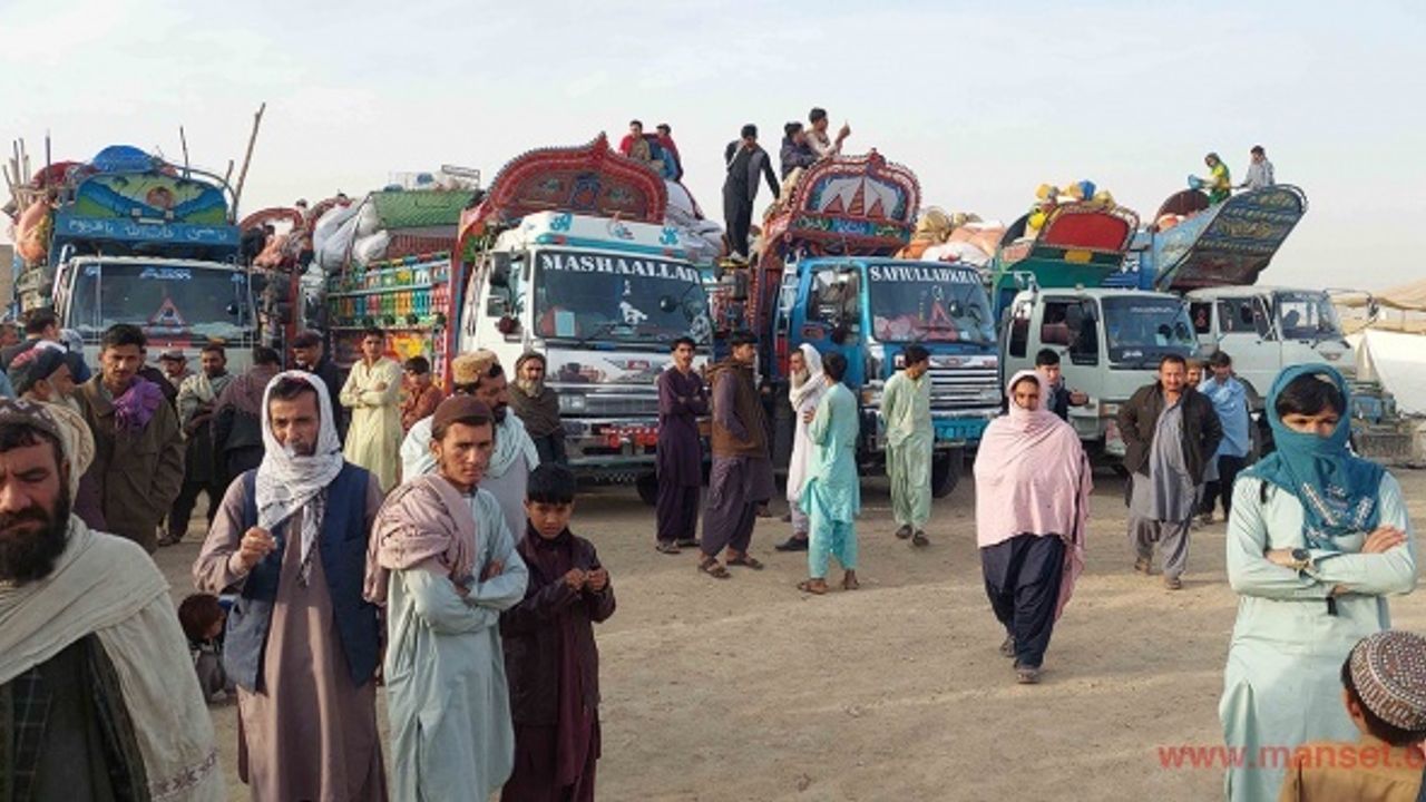 Pakistan’daki binlerce Afgan mülteci ülkesine dönüyor