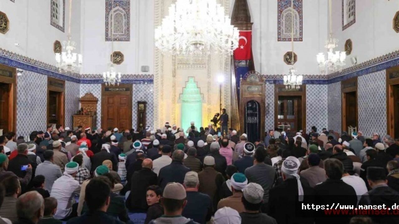 Filistinliler için 90 bin camide dualar edildi