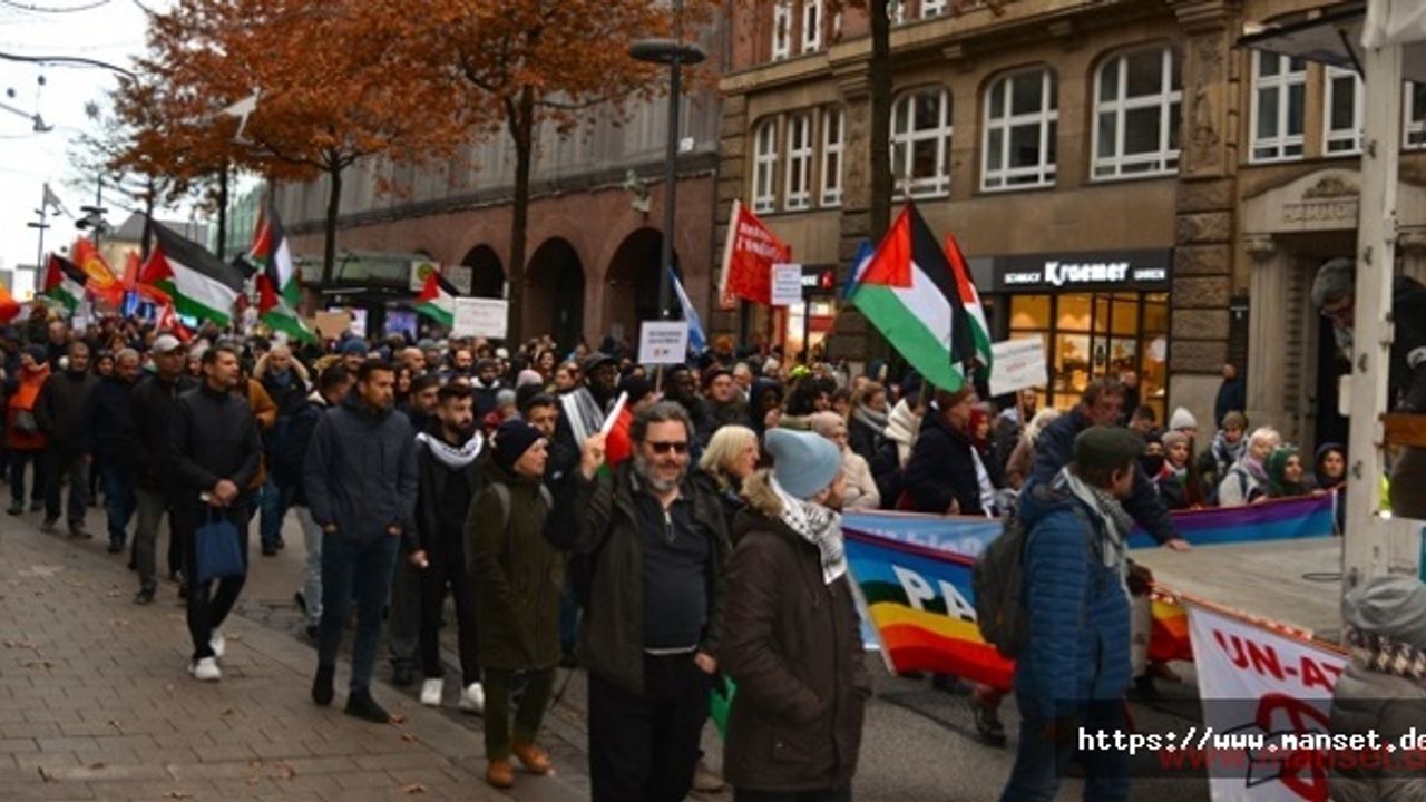 Hamburg’da ‘Filistin Halkıyla Dayanışma’ gösterisi düzenlendi