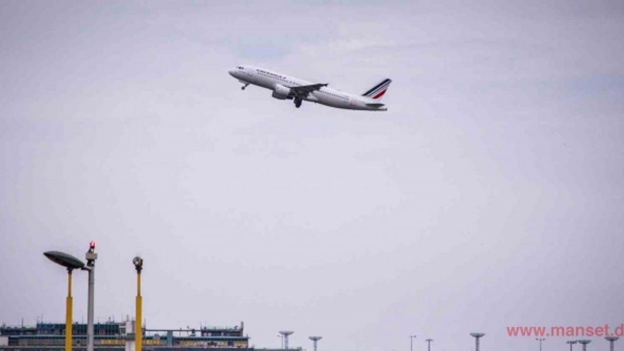 Paris’e iniş yapan uçağın iniş takımında kaçak yolcu bulundu