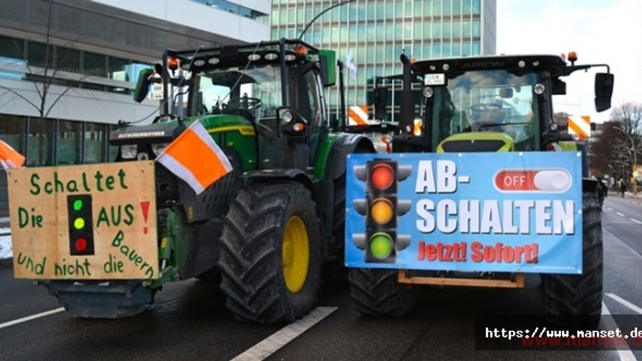 Hükümete kızgın olan çiftçiler Hamburg'da boy gösterdi