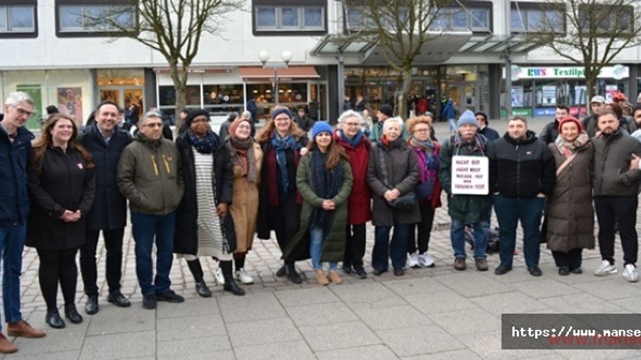 Hamburg’da dayanışma mitinginde ırkçılığın Almanya’da sorun olduğu vurgulandı