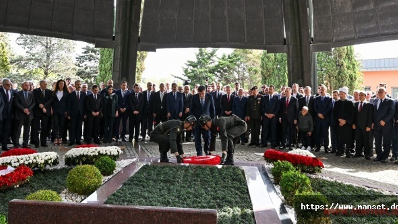 8. Cumhurbaşkanı Turgut Özal vefatının 31. yıl dönümünde kabri başında anıldı