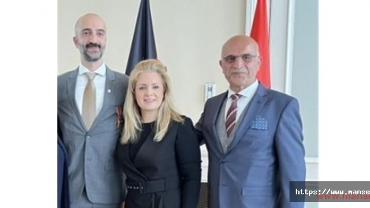 Almanya’da Türk kökenli doktora "Liyakat Nişanı"