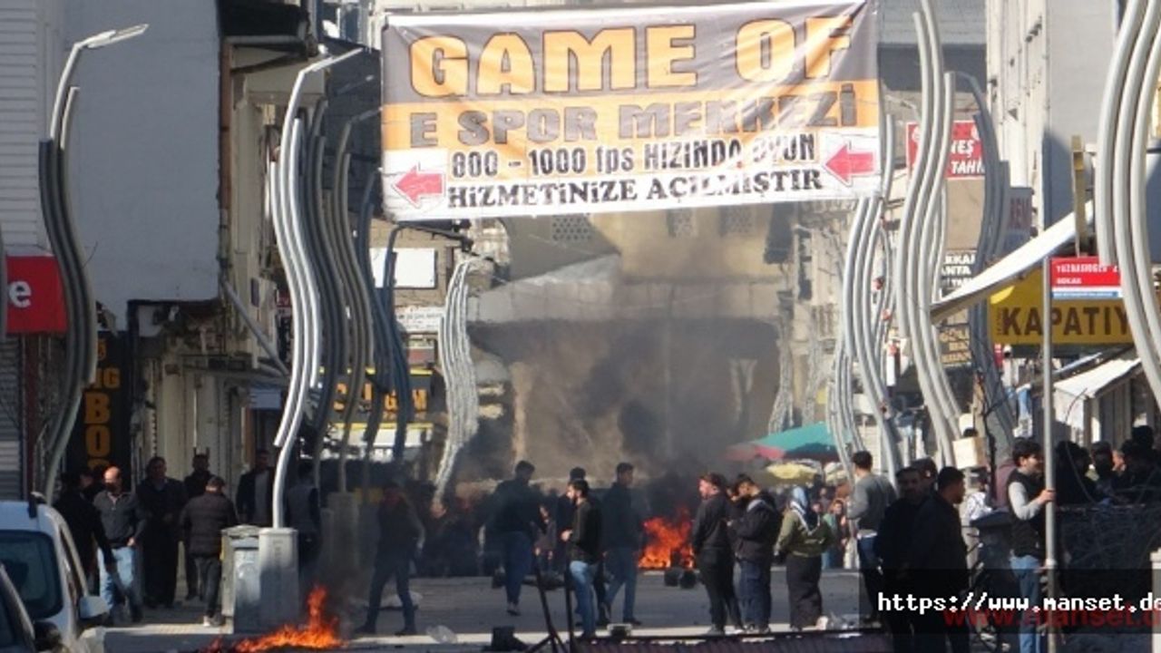 Van’da DEM Partili Zeydan’ın yerine, AK Parti Belediye Başkan Adayı Arvas’a başkanlık verildi
