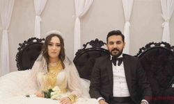 Türkçe ve Kürtçe halay çekilen aşiret düğününde takılan takılar dudak uçuklattı