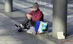 Almanya'da 10 yıldır sokaklarda kalan Peter Schmidt dramatik yaşam hikayesini anlattı