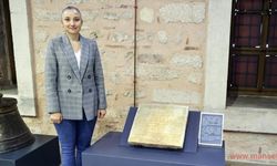 Hollanda'ya kaçırılan kitabenin, dedesinin yaptırdığı camiye ait olduğunu tesadüfen öğrendi
