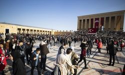 Anıtkabir'e ziyaretçi akını