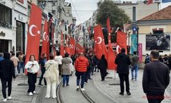 İstiklal Caddesi Türk bayraklarıyla donatıldı