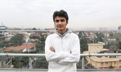 Çaldığı piyano ile gündem olan 19 yaşındaki kurye konservatuvar okumak istiyor