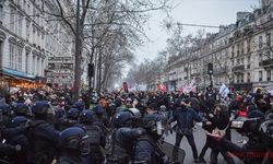 Fransa'da emeklilik reformu protestolarına 1 milyondan fazla kişi katıldı