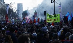 Fransa’da tartışmalı emeklilik reformu protestosu: Binlerce işçi greve gitti