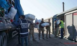 Avrupa’dan gelen yardım malzemeleri Edirne’den tır ve trenlerle afet bölgelerine sevk ediliyor