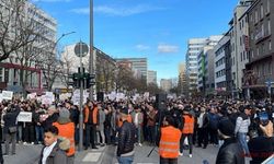 İsveç'te Kur'an-Kerim'in yakılması Hamburg'da protesto edildi