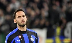Interli milli futbolcu Çalhanoğlu: Deprem felaketinde acı çekenler için her şeyimi vermem gerektiğini hissediyorum