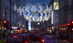 Londra'nın ünlü caddesi ilk kez ramazan dolayısıyla özel olarak aydınlatıldı