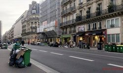 Paris sokaklarında çöp yığınları gündelik hayatın bir parçası haline geldi