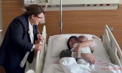 Bakan Yanık, depremden 128 saat sonra enkazdan kurtarılan bebeği annesiyle buluşturdu