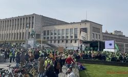 Brüksel'de öğretmenler greve gitti, eğitim sistemini protesto etti