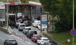 Paris ve çevresindeki akaryakıt istasyonlarının yüzde 40'ında benzin sıkıntısı yaşanıyor